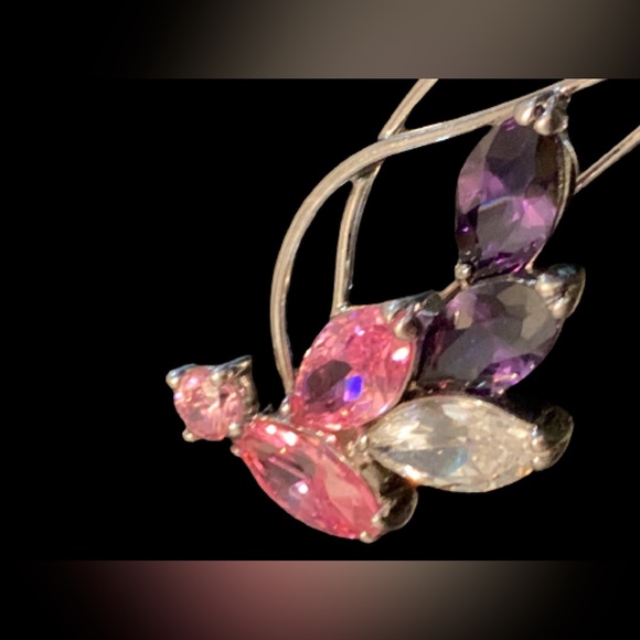 Delicate Design Silver-toned Crystal Rhinestone Floral Brooch - rare - Picture 1 of 9